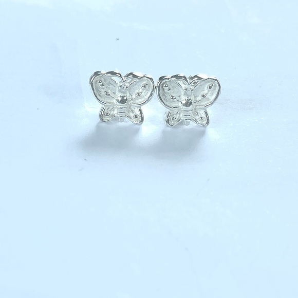 Elegant handmade Silver Butterfly Stud Earrings - Picture 1 of 2